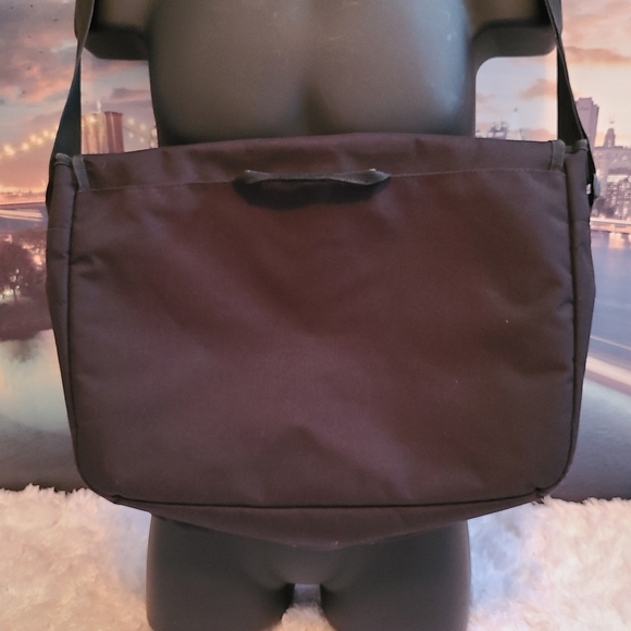 TUARI Bag - Picture 2 of 16